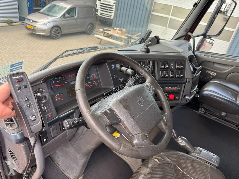 Kamion Volvo 16700 6x4 Tipper And Tractor Combi...