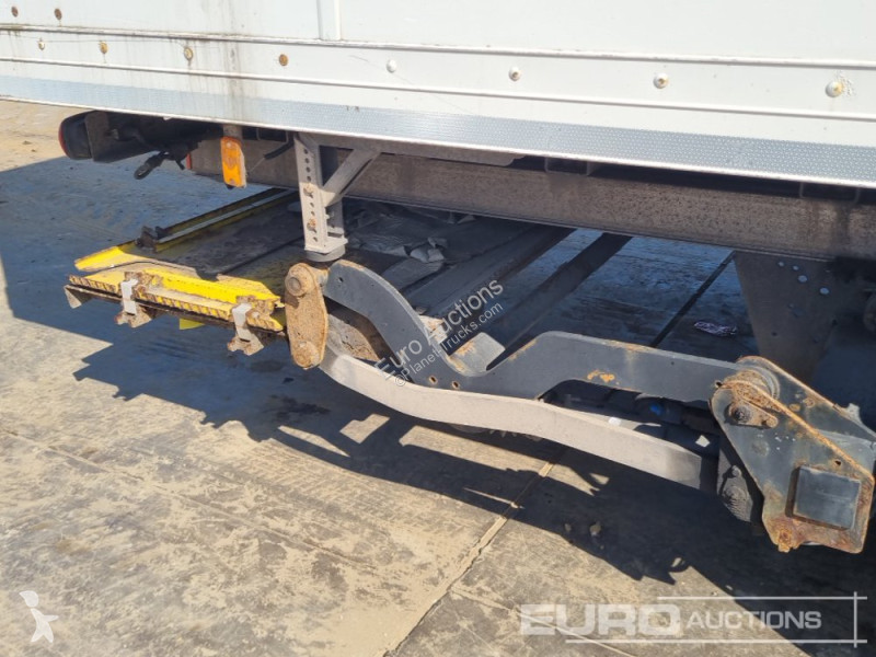 Camion Volvo FL818