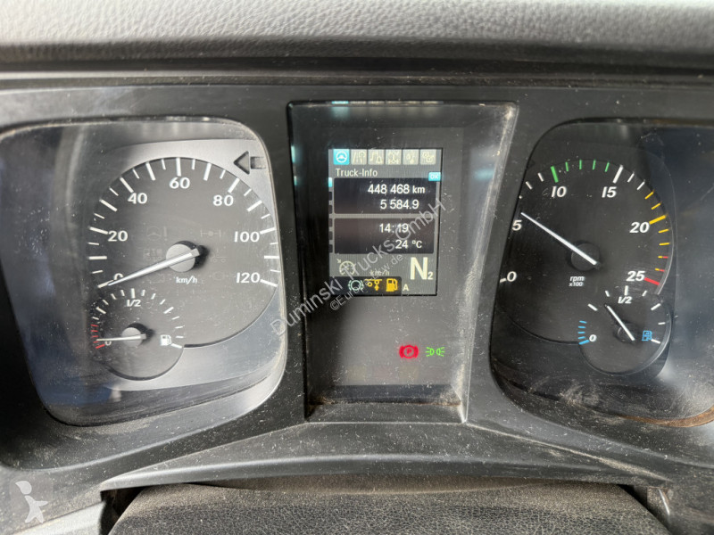 Kamion Mercedes 3251 8X4 Haken mit Kran HMF...