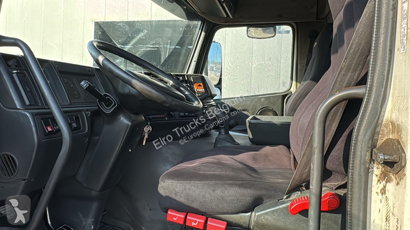 Camion Volvo - 320 (POMPE MANUELLE / BIG HUB /...