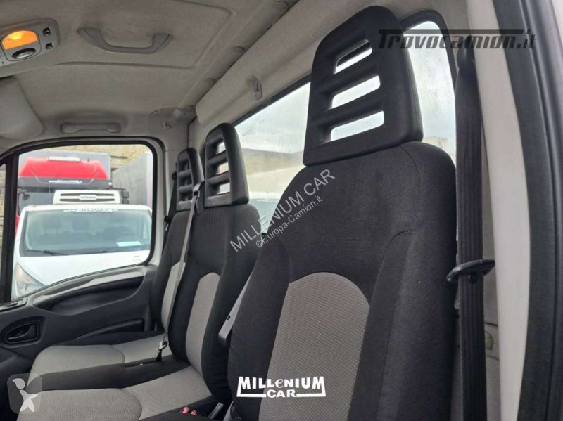 شاحنة Iveco 70C17 PASSO 3750 2011