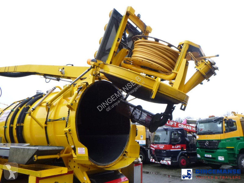 شاحنة DAF 55220 4X2 RHD Whale vacuum tank 8.1 m3