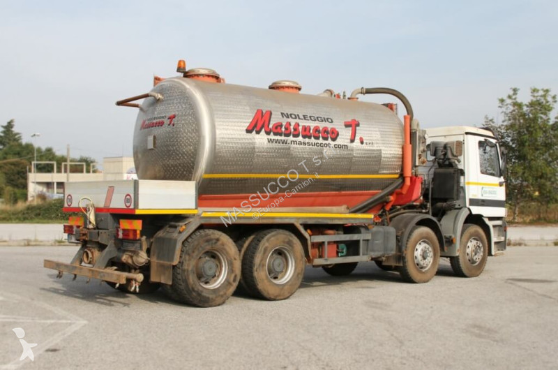 شاحنة Mercedes 3243