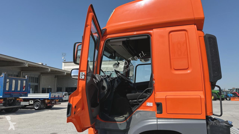 شاحنة DAF CF 410 4X2