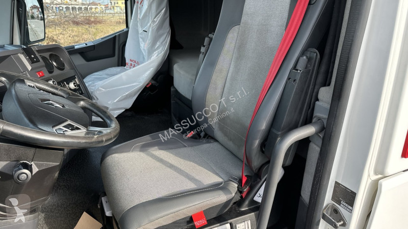 شاحنة Renault T460 4x2