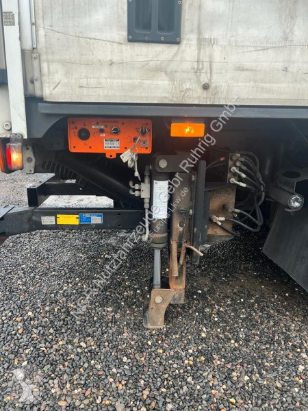 Camion Mercedes 4X2 Koffer Plane 6 to. Hebebühne