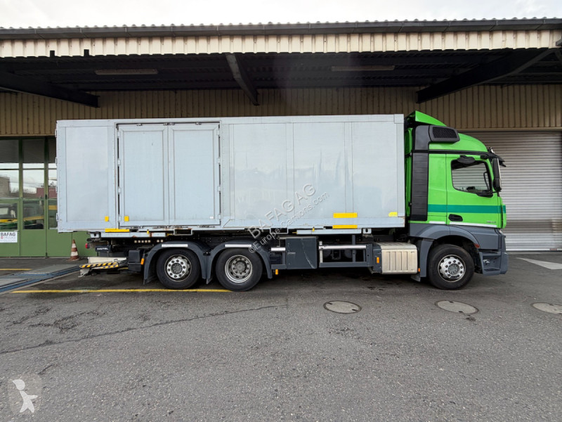 شاحنة Mercedes actros 2543 6x2