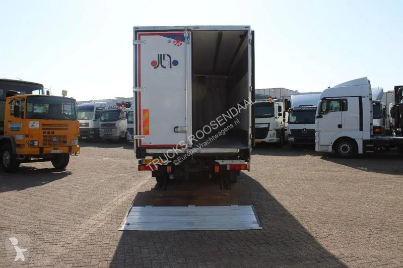 شاحنة Iveco 310 + 6X2 EURO 5 + CARRIER + LIFT
