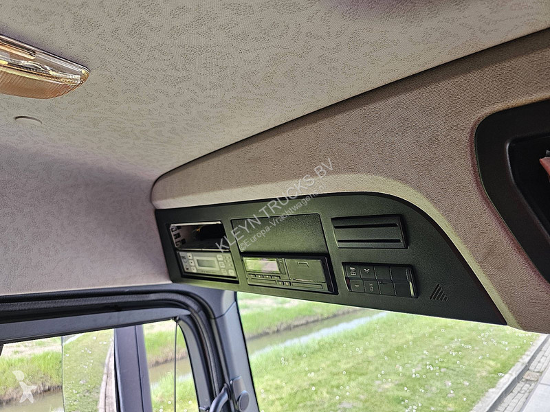 شاحنة Mercedes ANTOS 1835 FRIGO TAILLIFT