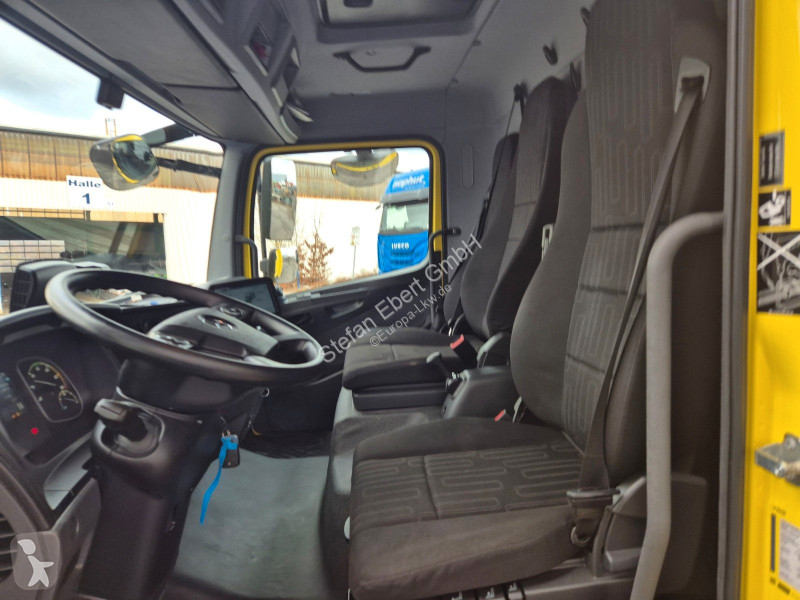 شاحنة Mercedes 816 4x2 Möbelkoffer 3 Sitze
