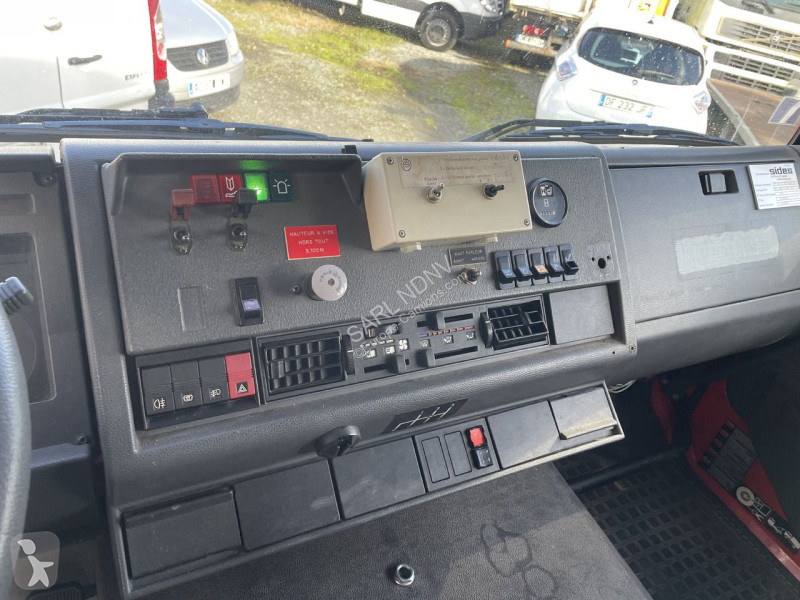 شاحنة Renault M 210