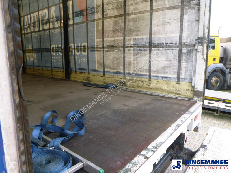 شاحنة Volvo 240 4x2 curtain sider