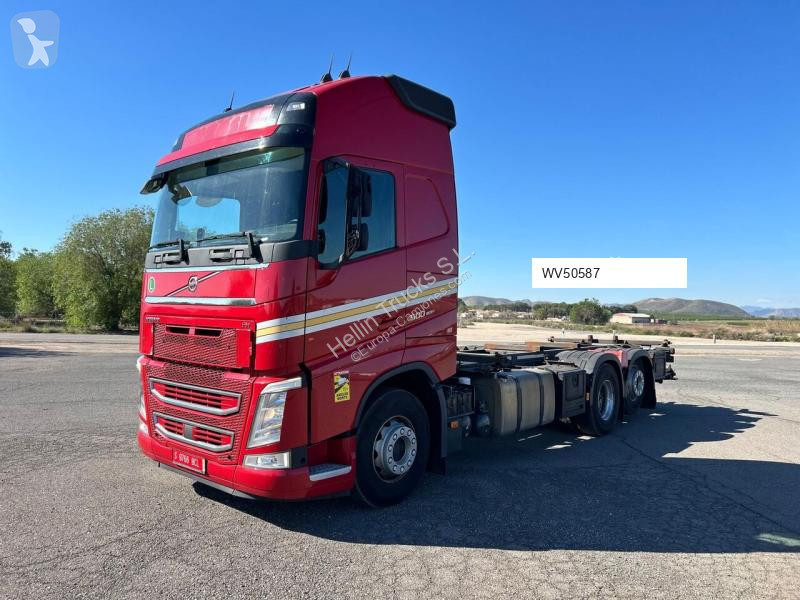 شاحنة Volvo 500 6X2 Elevador 2000kgs