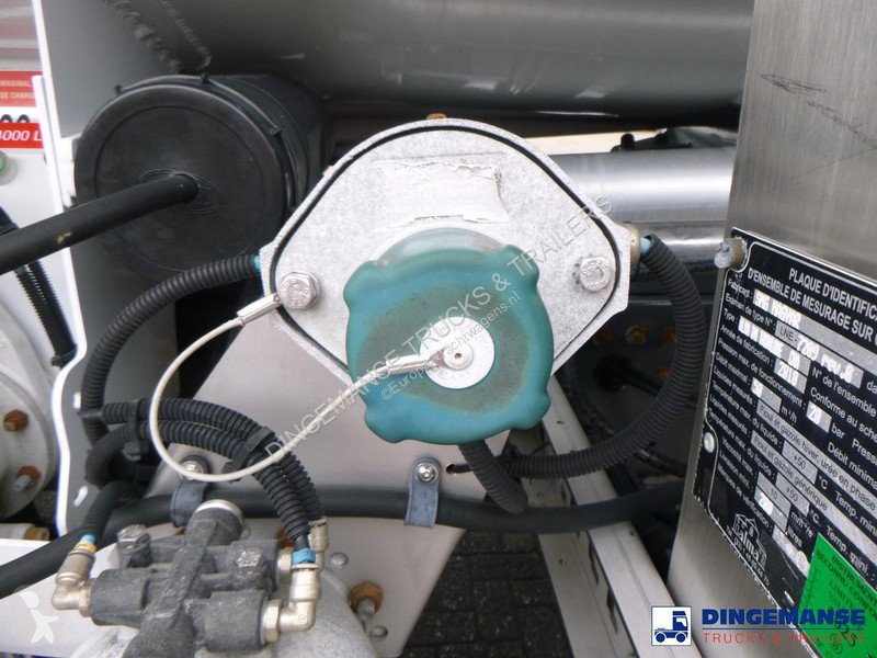 شاحنة Renault 260 4x2 fuel tank 13.7 m3 / 3 comp