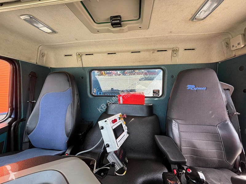 شاحنة Volvo 460 8x4*4 FOR SALE AS CHASSIS / 9...