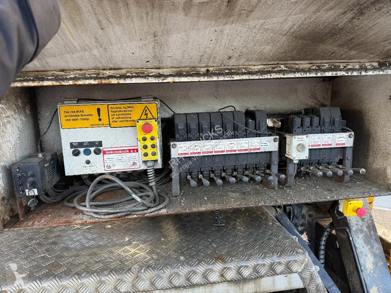 Betonárske zariadenie Renault C480 8X4 BELT +...