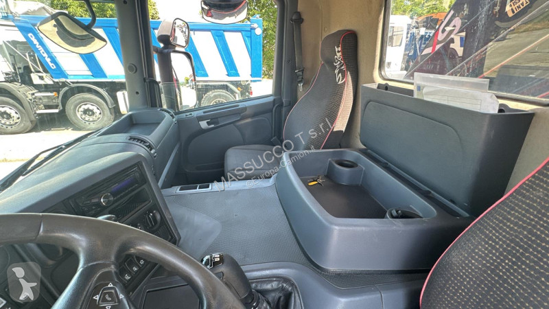 شاحنة Scania P320 DB 6x2