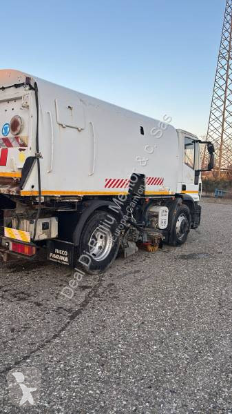 آلة لصيانة الطرق Iveco