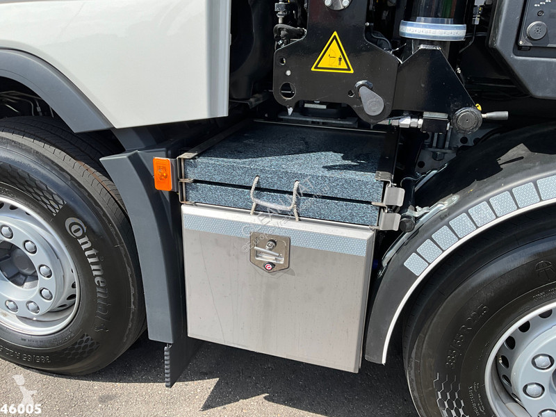 شاحنة Volvo 500 Euro 6 8x2 HMF 95 Tonmeter...