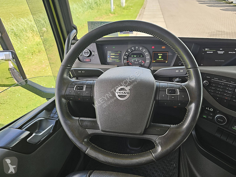 شاحنة Volvo 750 6X4 LIFTAXLE RETARD.