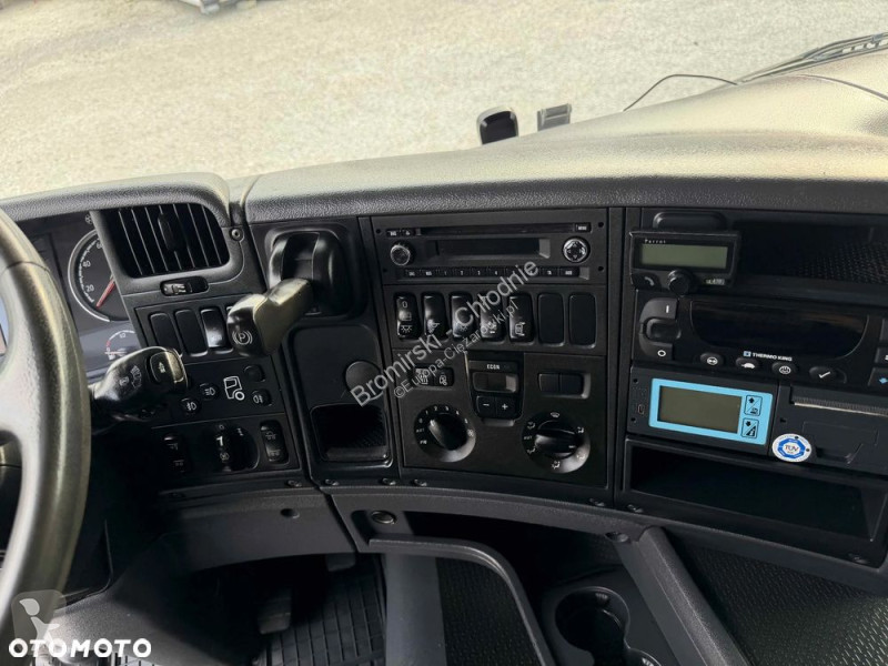 شاحنة Scania 490 CHŁODNIA THERMO KIN OŚ SKRĘTNA E6