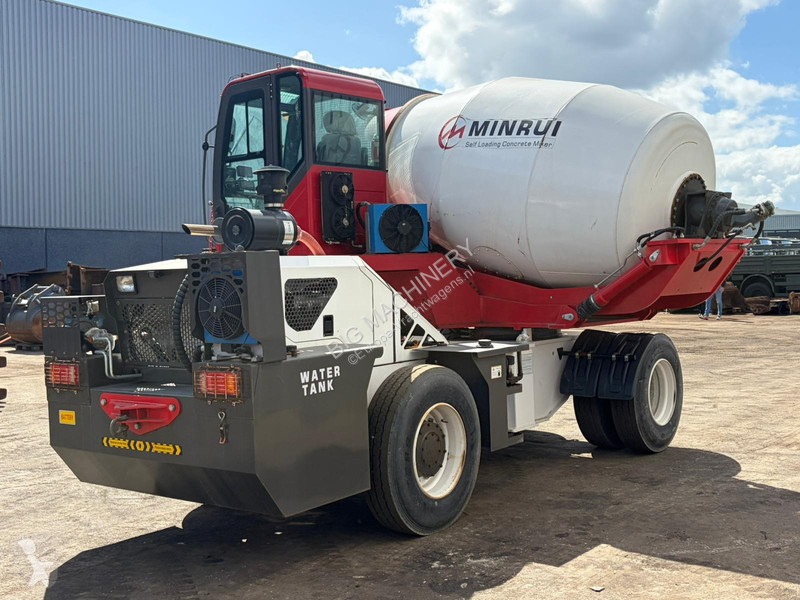 شاحنة  4M3 Self Loading Concrete Mixer 4x4