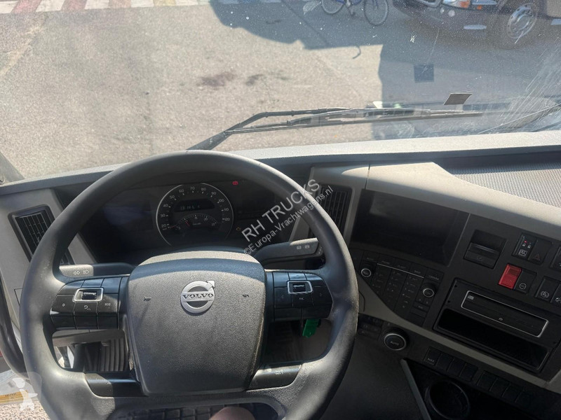 شاحنة Volvo 460 8X2 EURO 6 + 24.000 LITERS TANK...