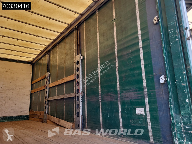 شاحنة Volvo 500  6X2 Curtainsider Forklift...