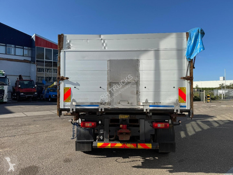 شاحنة Volvo 330 6X2 EURO 5  KIPPER + FASSI...