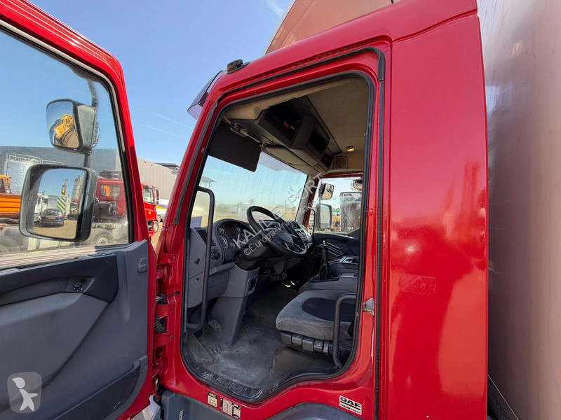 شاحنة DAF 180 - Closed Box - Manual Gearbox -...