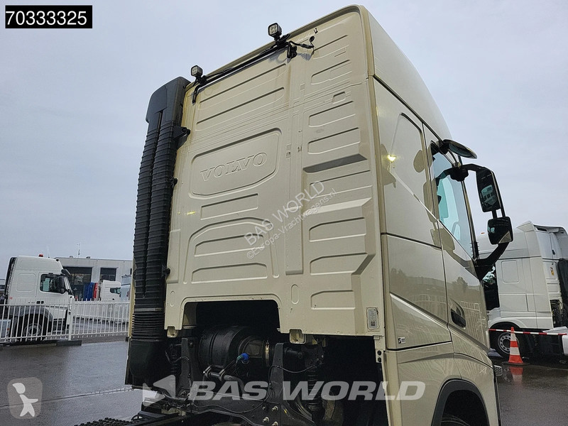 شاحنة Volvo 460  6X2 Chassis Lift-Axle Full Air...