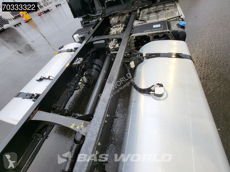 شاحنة Volvo 460  6X2 chassis Full Air...