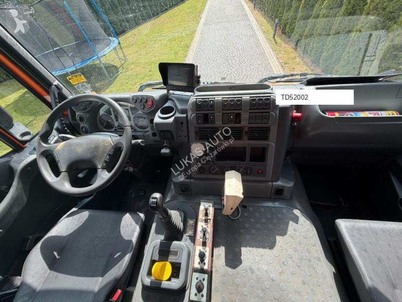 Vrachtwagen Iveco TRAKKER 330