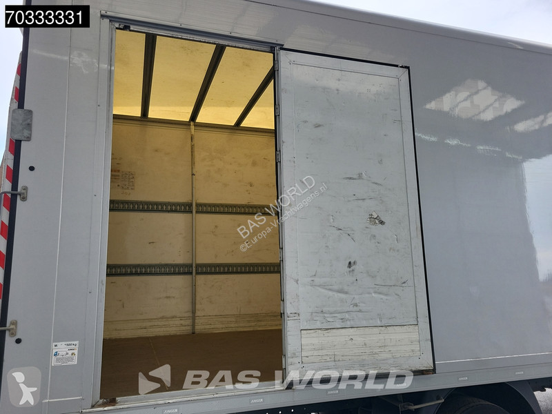 Vrachtwagen DAF LF 210 4X2 12tonner kg...