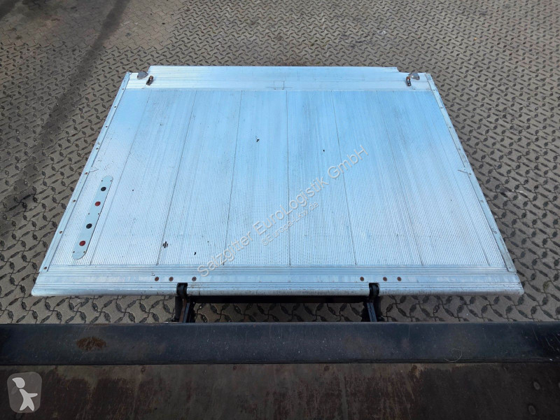 Vrachtwagen Mercedes 818 | 3 Sitzen | Ladebordwand
