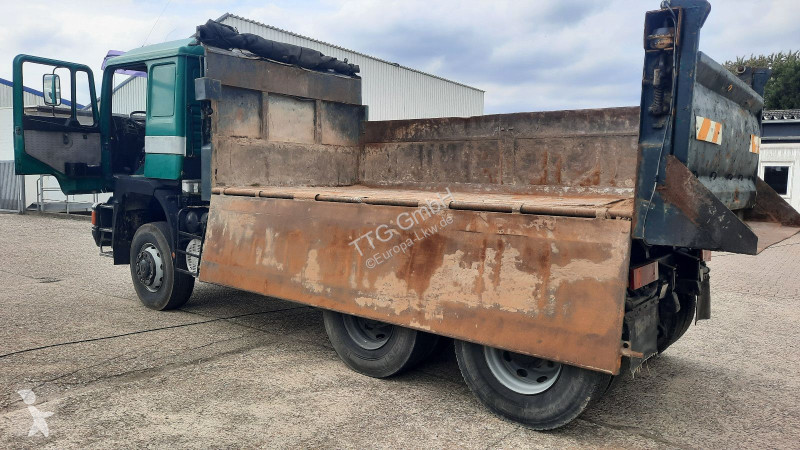 Vrachtwagen MAN 27372 6x6