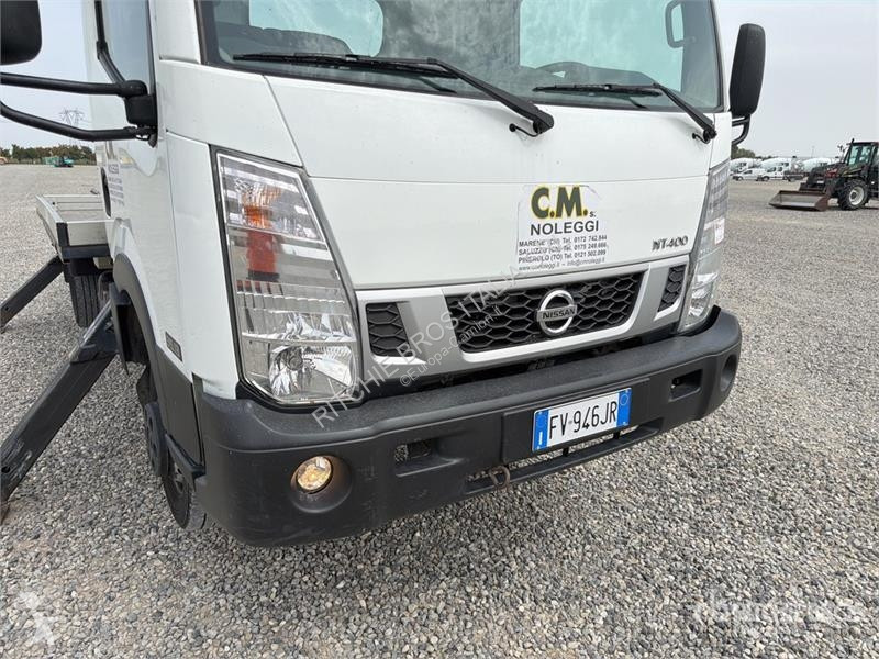 Camión Nissan NT400