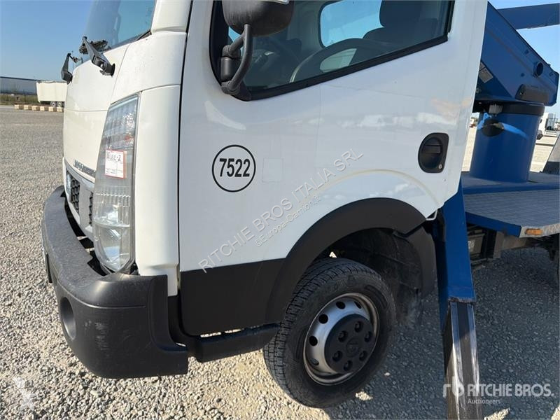 Вантажівка Nissan Socage DA320 19 m on Nissan...