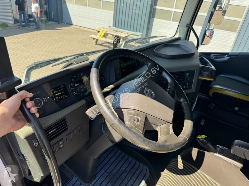 Camión Volvo 16750 6x2 Retarder Globetrotter WB...