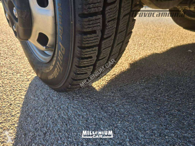Camión Iveco 35-12 RIBALTABILE TRILATERALE 2017