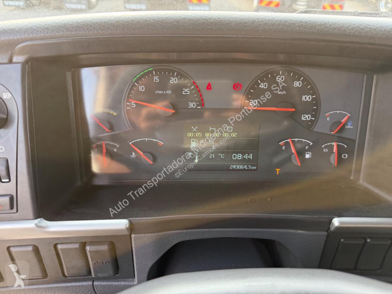 Camión Volvo 330