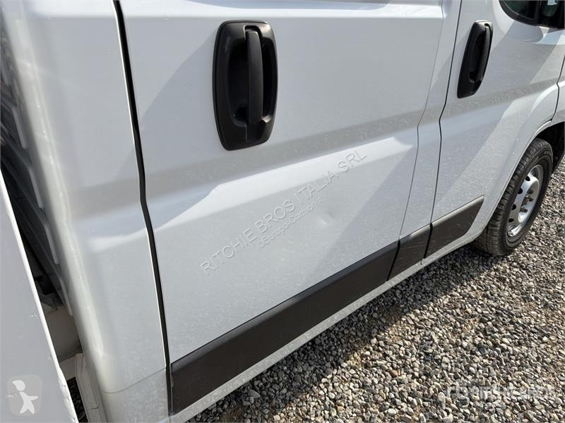Kamion Fiat ducato Crew Cab Flatbed Truck