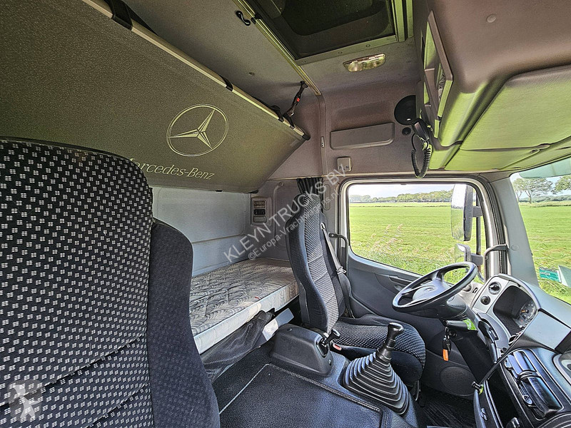 Kamion Mercedes 1229