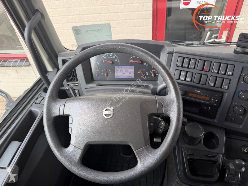 Teherautó Volvo 12210 Refrigerated/Freezer -...