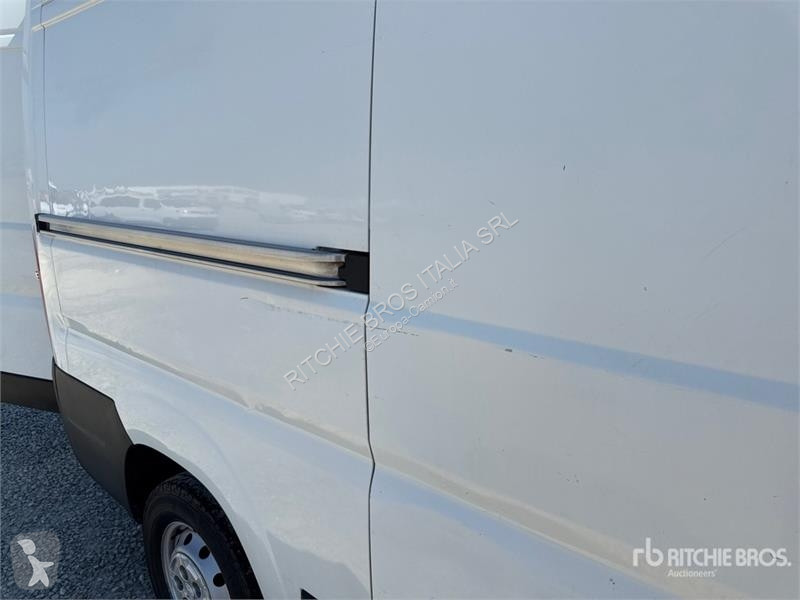 Camión Peugeot 335 L2H2 2.0 BLUEHDI 130CV Van...