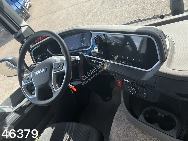 DAF Q XD 450 8x2 Hiab 26 Tonmeter laadkraan truck