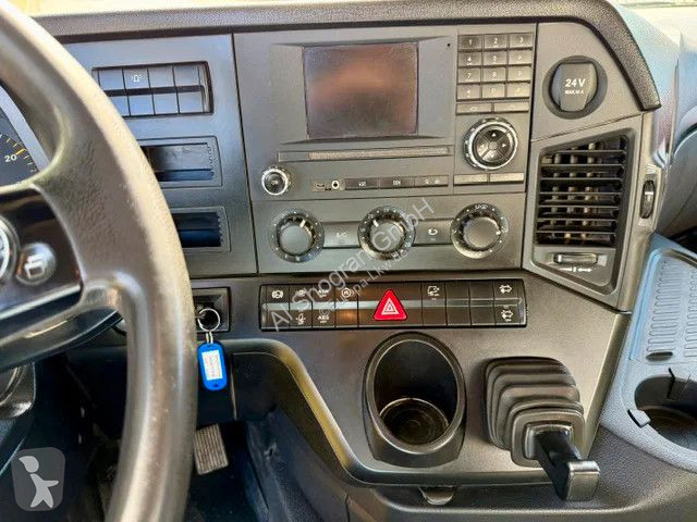 Грузовик Mercedes 3243...