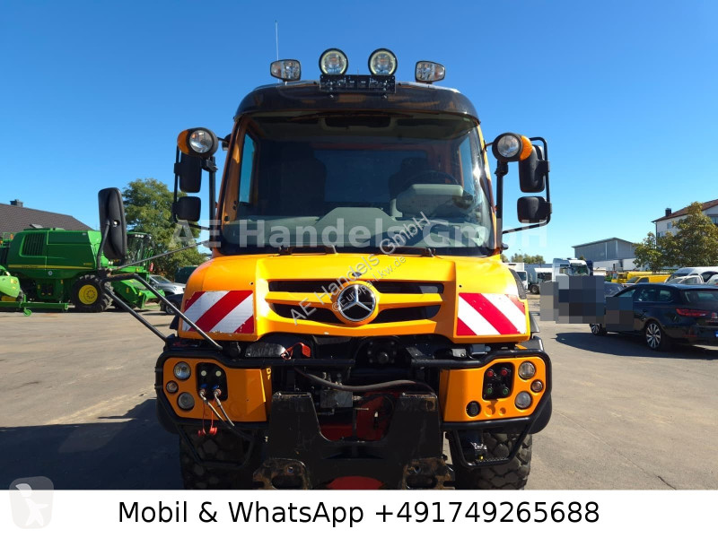 Грузовик Unimog...