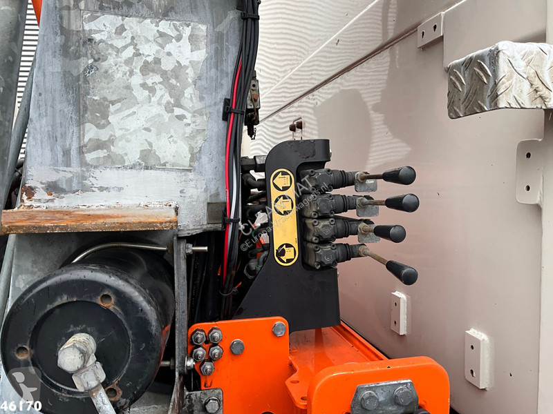 Lastbil Volvo 420 8x4 HMF 22 Tonmeter laadkraan