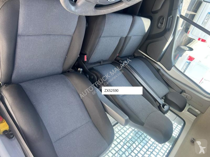 Véhicule utilitaire Nissan